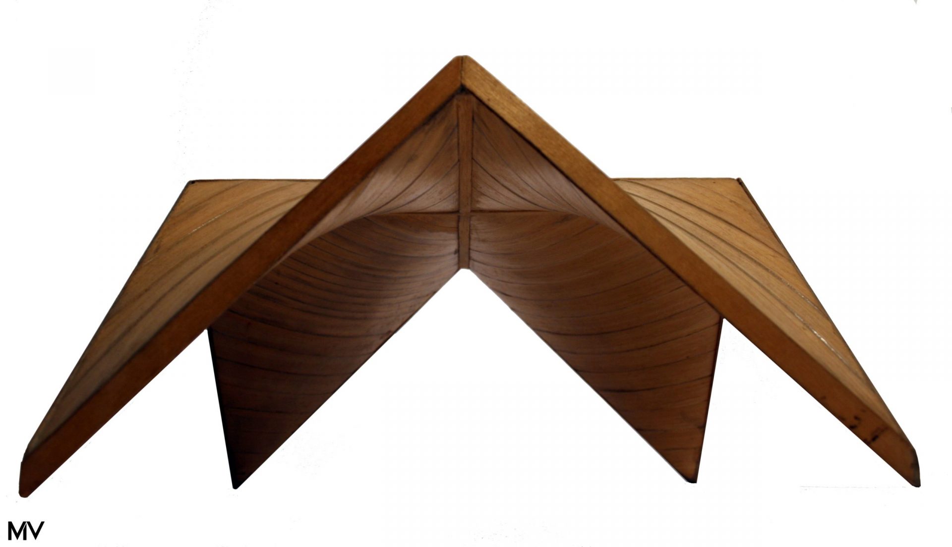 Quadrature | Voile parabolique hyperbolique – Toiture en voile, paraboloïde hyperbolique, structure sans charpente, remplissage polystirène.